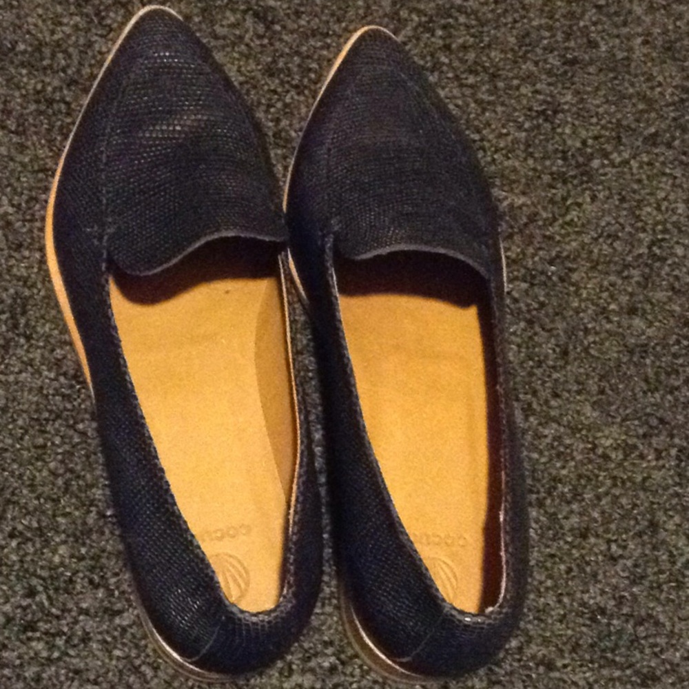 Navy leather slip in